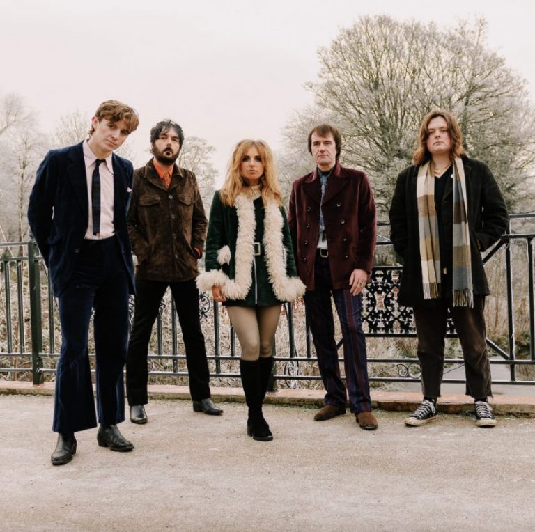 The Crystal Teardrop Dévoile &lsquo;Running Out Of Time&rsquo;, Un Garage Rock Électrisant ».