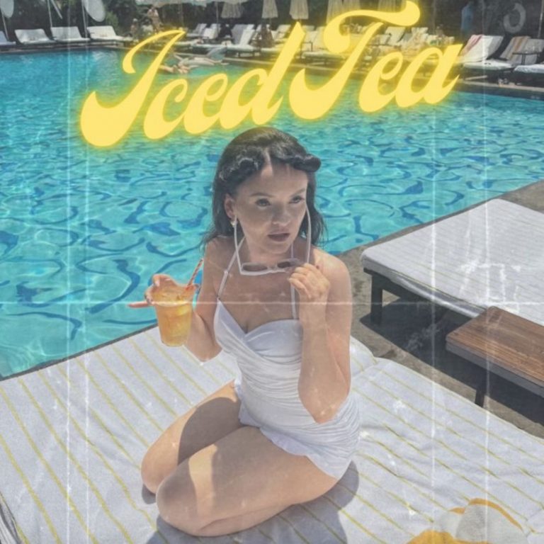 « Iced Tea » de Natalie Clark, Une Évasion Pop Légère et Ensoleillée.