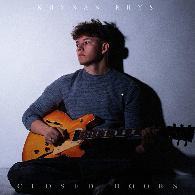« Closed Doors » de Khynan Rhys, Un single prometteur à découvrir.