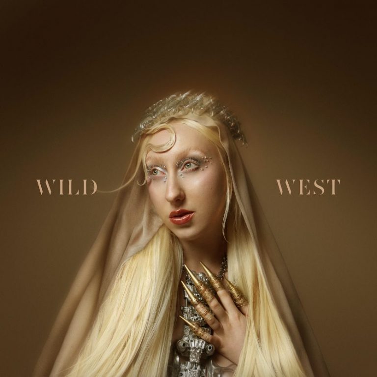 « Wild West » de LUNA, Une Traversée Électrisante des Terres Sauvages de la Vie Moderne.