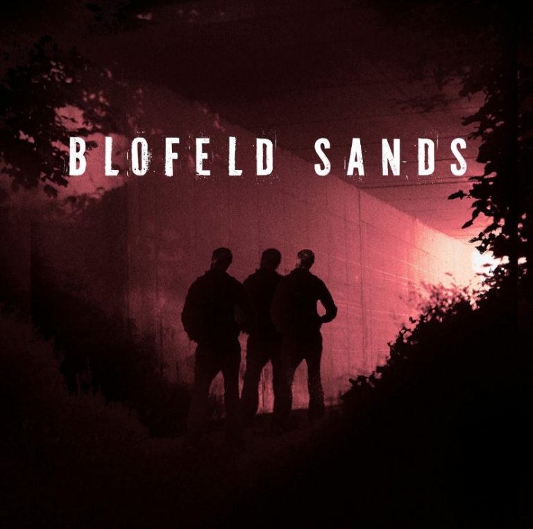 Blofeld Sands frappe fort avec People, un hymne rock engagé.