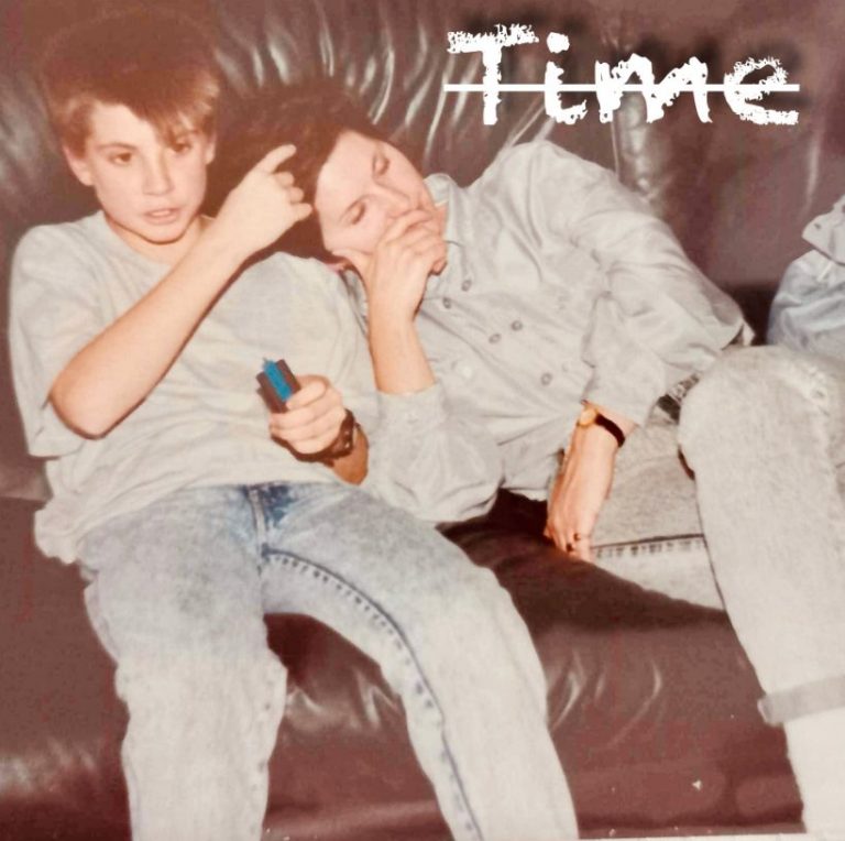 Diggsy touche en plein cœur avec « Time », une ballade pop rock introspective.