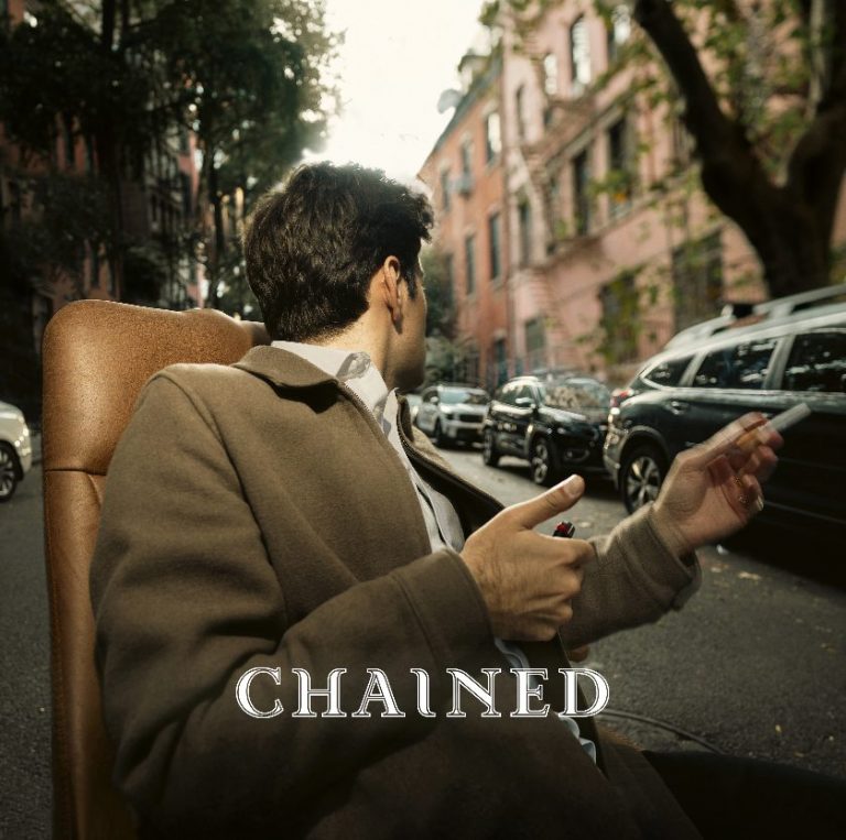 « Chained » d’Alwyn Morrison : l’amour à la croisée du lien et du renoncement.