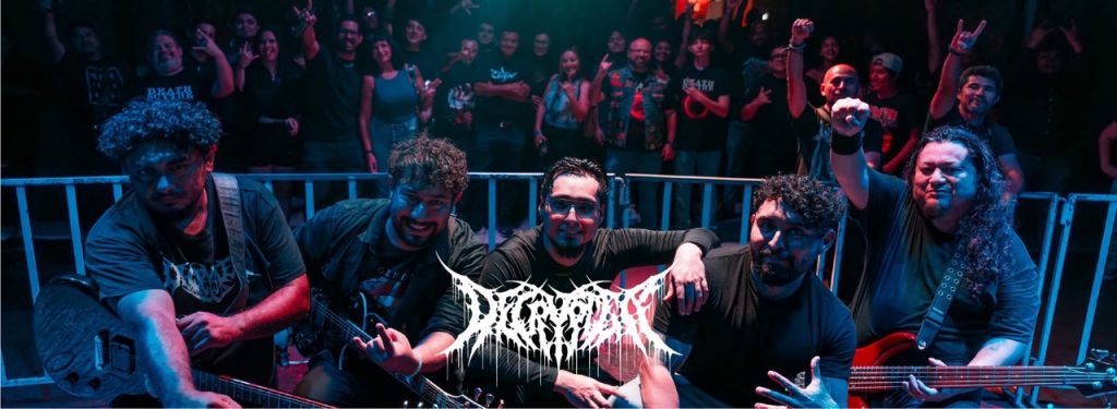 Decrypter, groupe mexicain de death metal aux influences black, livre un album puissant mêlant mélodies sombres, agressivité et atmosphères cosmiques. Avec une qualité instrumentale remarquable et une intensité vocale percutante, le groupe s’impose comme une nouvelle référence du metal extrême.