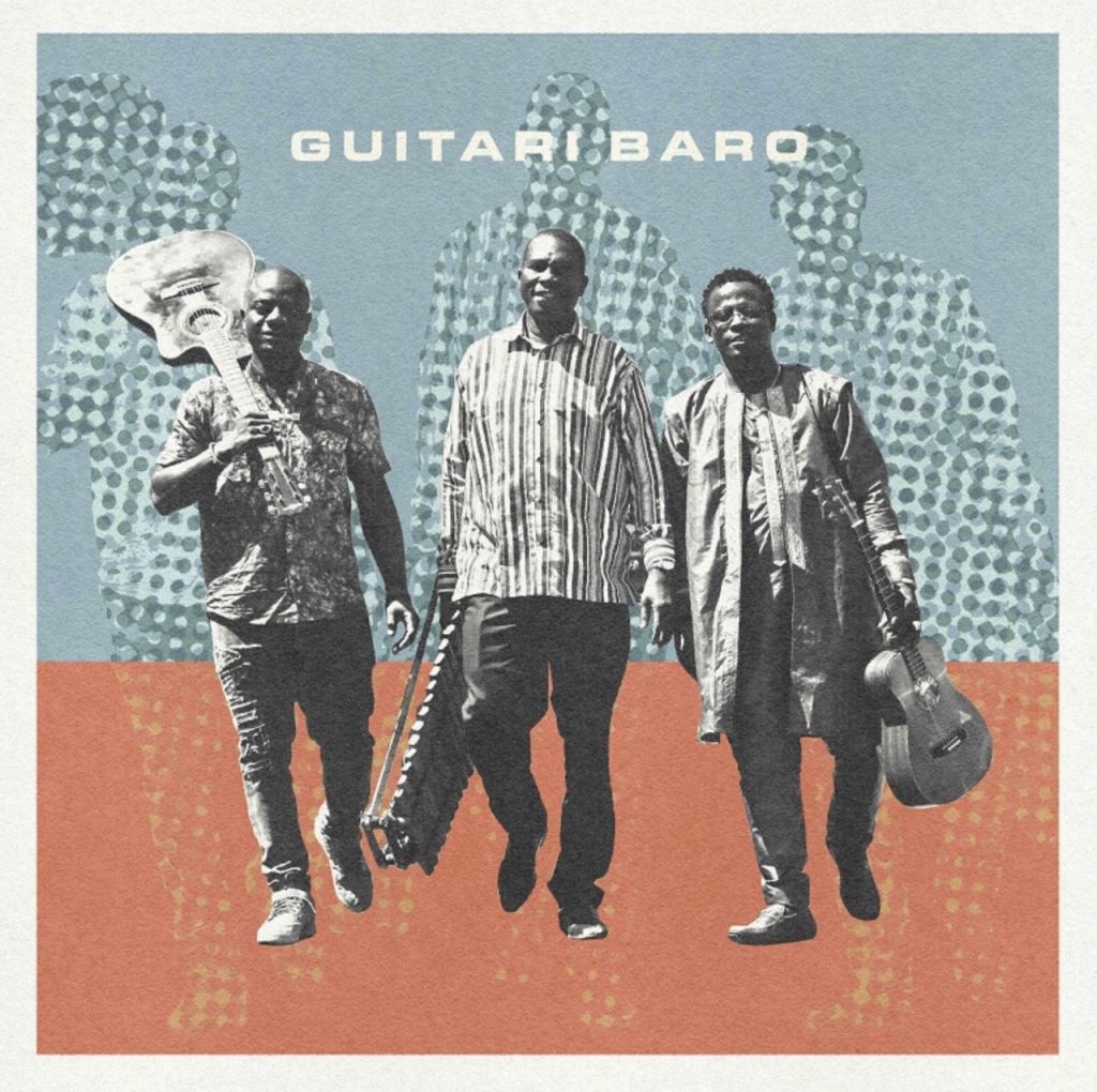 L'album « Guitari Baro », porté par trois virtuoses griots de Guinée et du Mali, allie traditions mandingues et influences jazz, rumba ou rock. Un chef-d’œuvre instrumental où balafon et guitares dialoguent avec intensité et émotion.