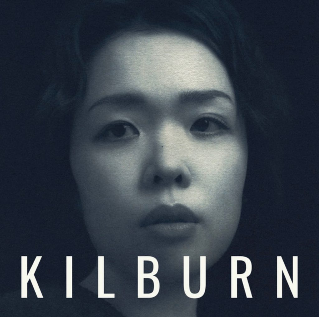 « Try to Feel You » de Jishu est une ballade KRNB douce et émotive, mêlant voix feutrée, cordes subtiles et sincérité désarmante. Un morceau intimiste où la musique parle là où les mots s’effacent.