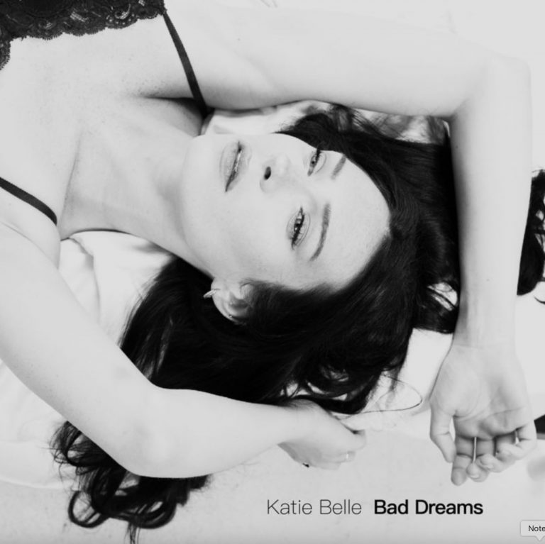 Katie Belle – “Bad Dreams”, une odyssée électro-pop entre nuit blanche et émotion pure