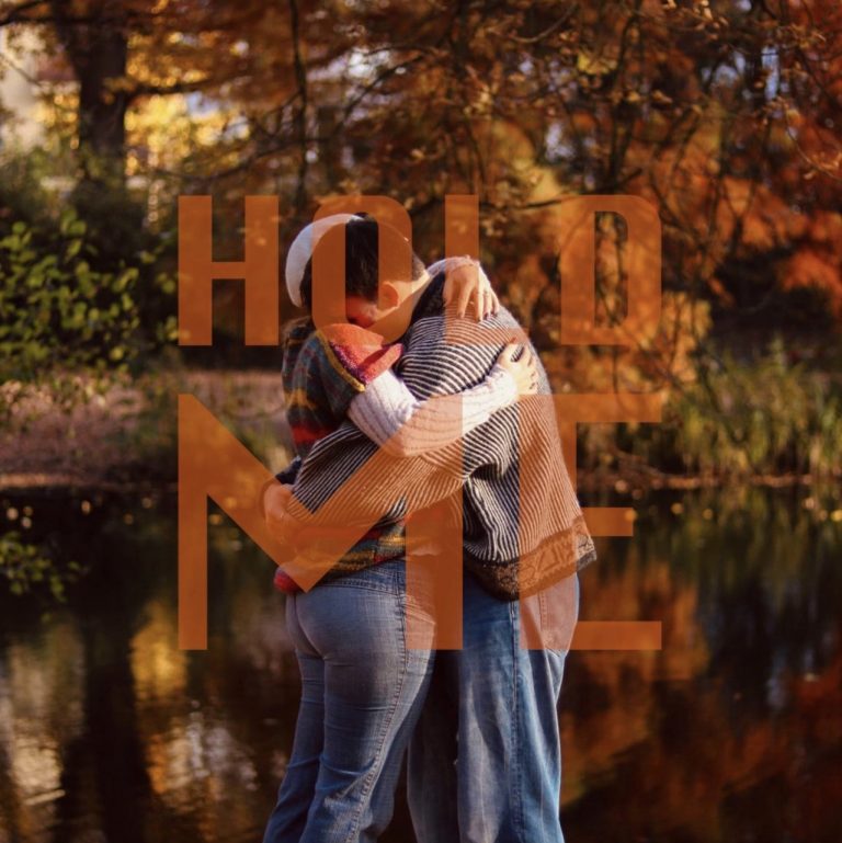 Zukrassverliebt illumine l’indie pop avec « Hold Me »