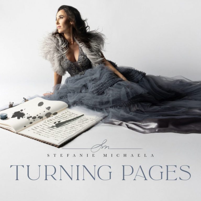 Turning Pages : le retour puissant et inspirant de Stefanie Michaela