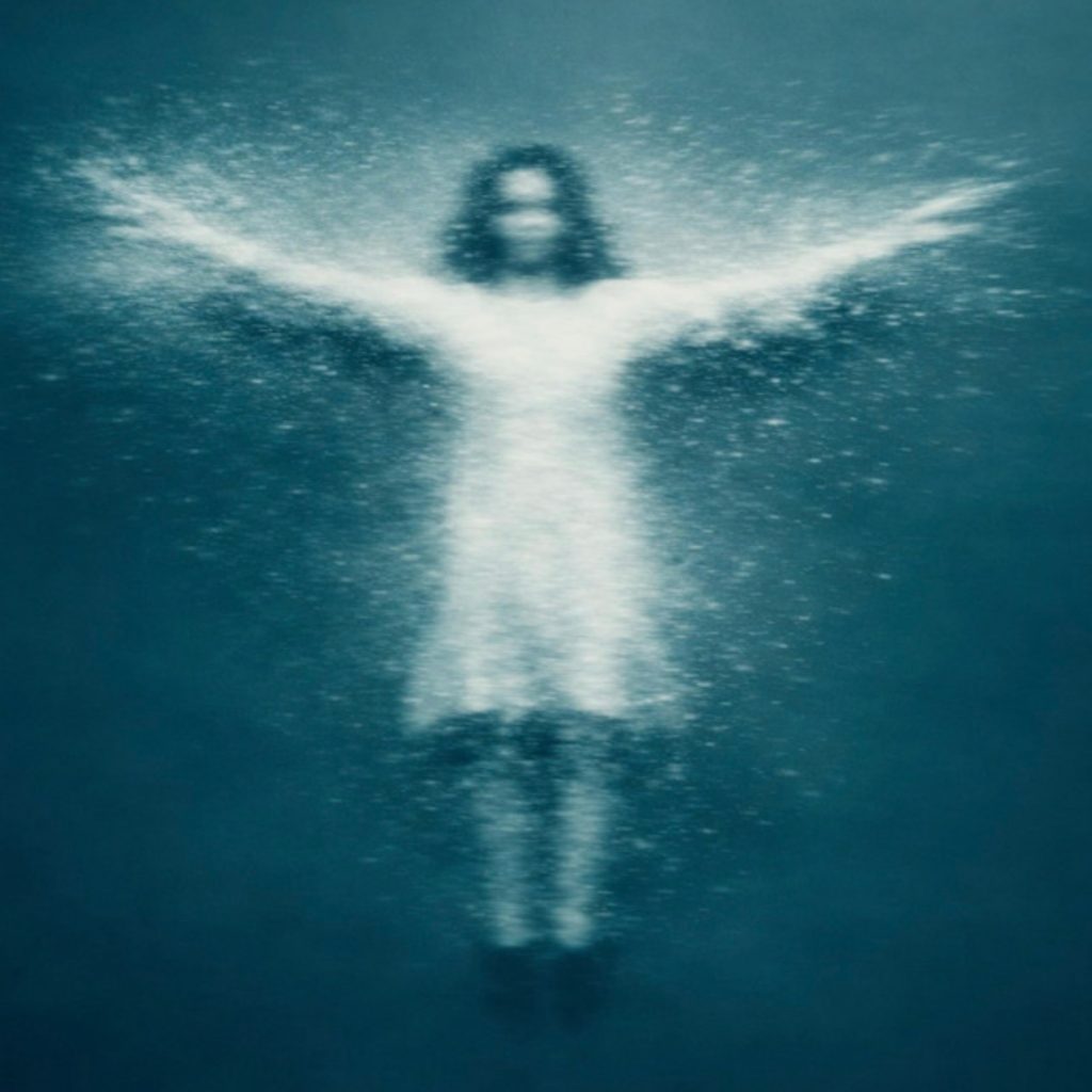 Le producteur britannique D3PRT signe avec “FrGrry” un breakbeat sombre et percutant, porté par des basses profondes et des rythmiques fracturées d’une grande précision.