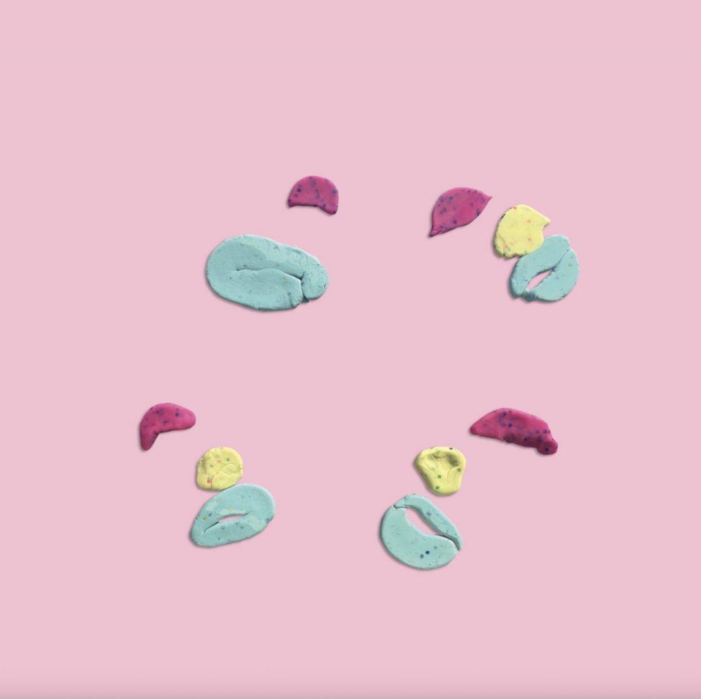 Le groupe Gee Whiz! signe avec How To Manage A Crisis un premier album explosif mêlant rock alternatif, power pop et sonorités psychédéliques, porté par des mélodies accrocheuses et des guitares puissantes.