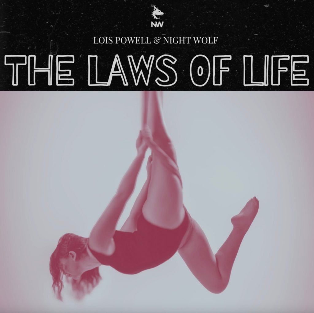 Le single The Laws Of Life mêle dark-pop, textures psychédéliques et voix délicates dans un paysage sonore immersif.