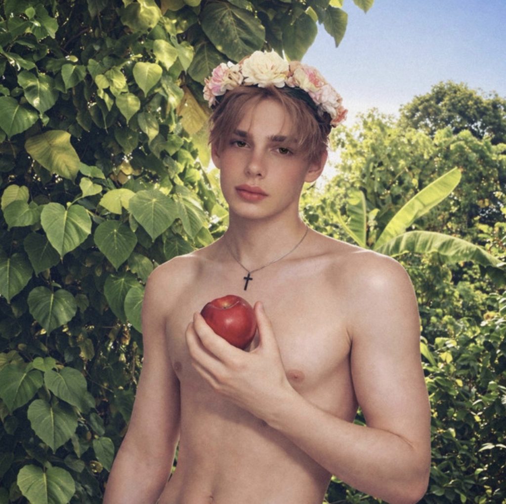 Le single APPLE de Noah Zayden offre un moment de calme et de sensibilité, invitant à une pause musicale apaisante.