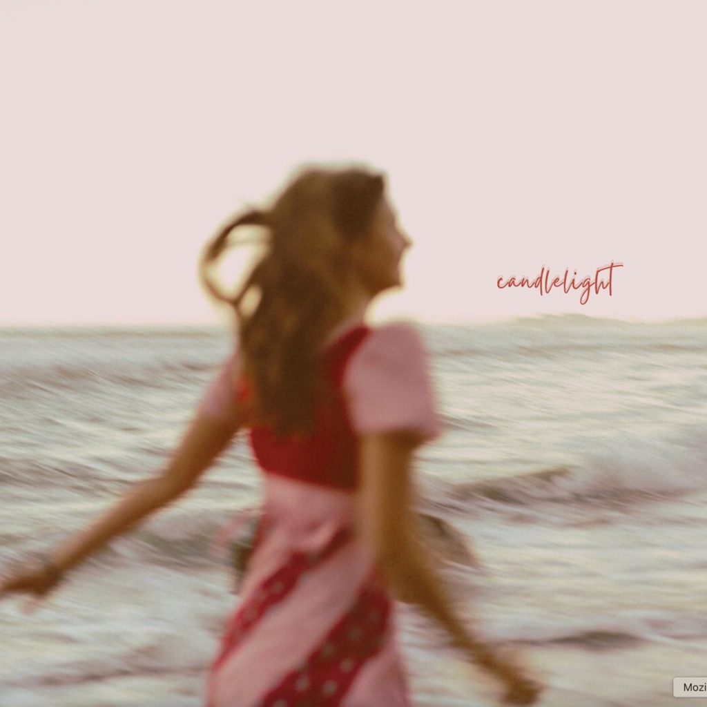 Avec « Candlelight », Meelu propose un single alt-folk poignant, mêlant textures acoustiques délicates et production atmosphérique.