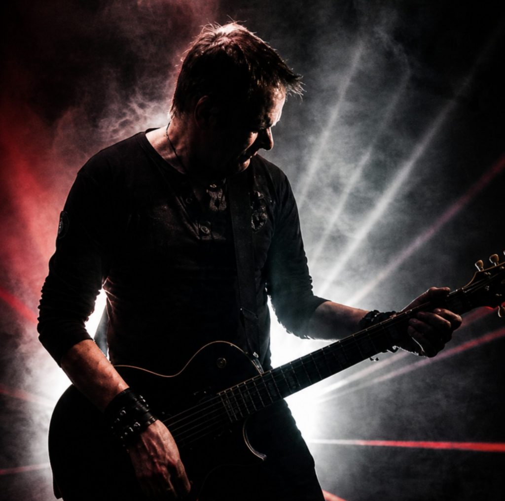 Avec Alone Tonight, Daniel Trigger livre un excellent titre de classic rock mêlant puissance, émotion et mélodies accrocheuses.