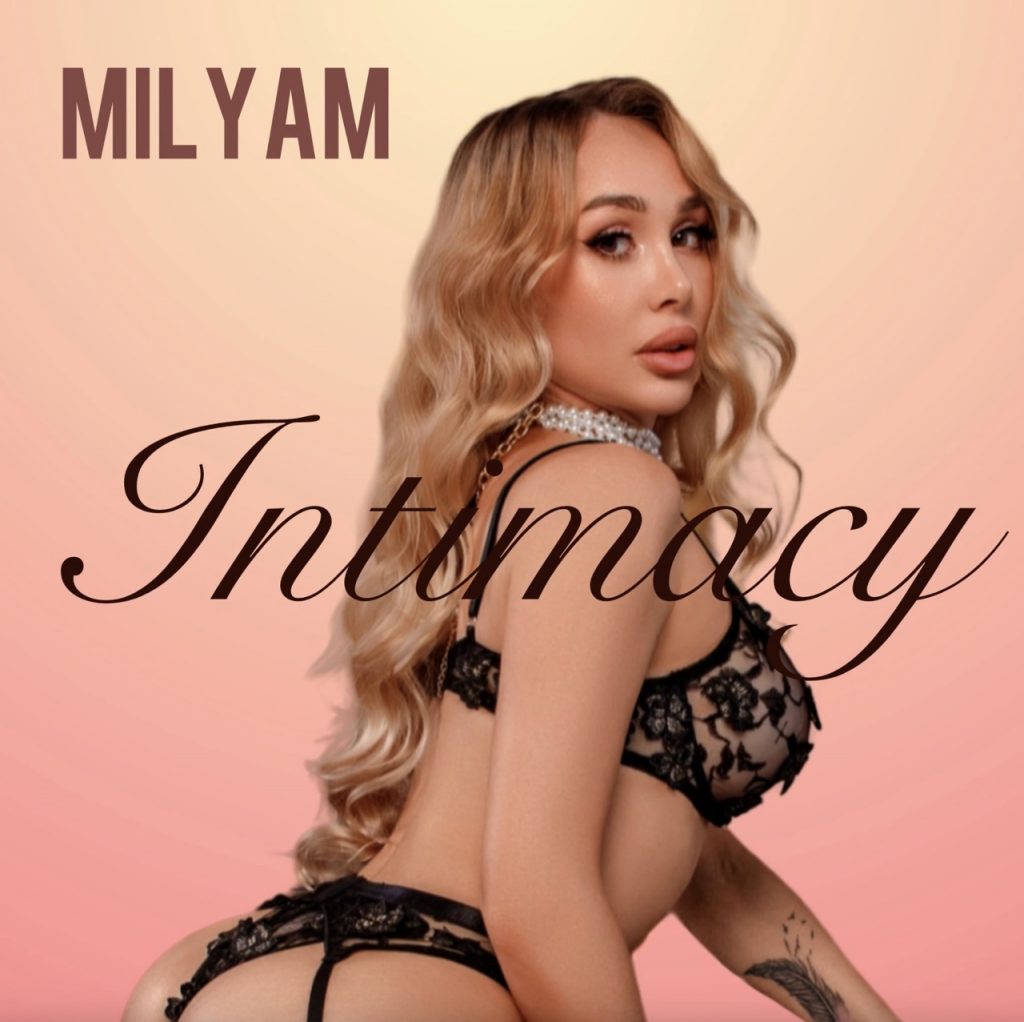 MILYAM signe avec « Intimacy » un single Alternative Indie R&B à l’atmosphère nocturne et envoûtante, porté par une production downtempo minimaliste et une voix sensuelle.